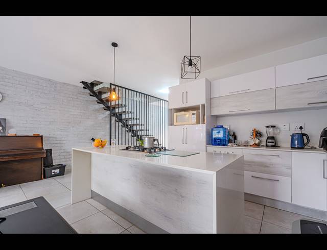 4 BEDROOM DUPLEX FOR SALE IN RED HILL